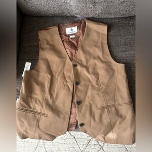 Babaton Classic Tailored Vest in Camel. Size 8. New !